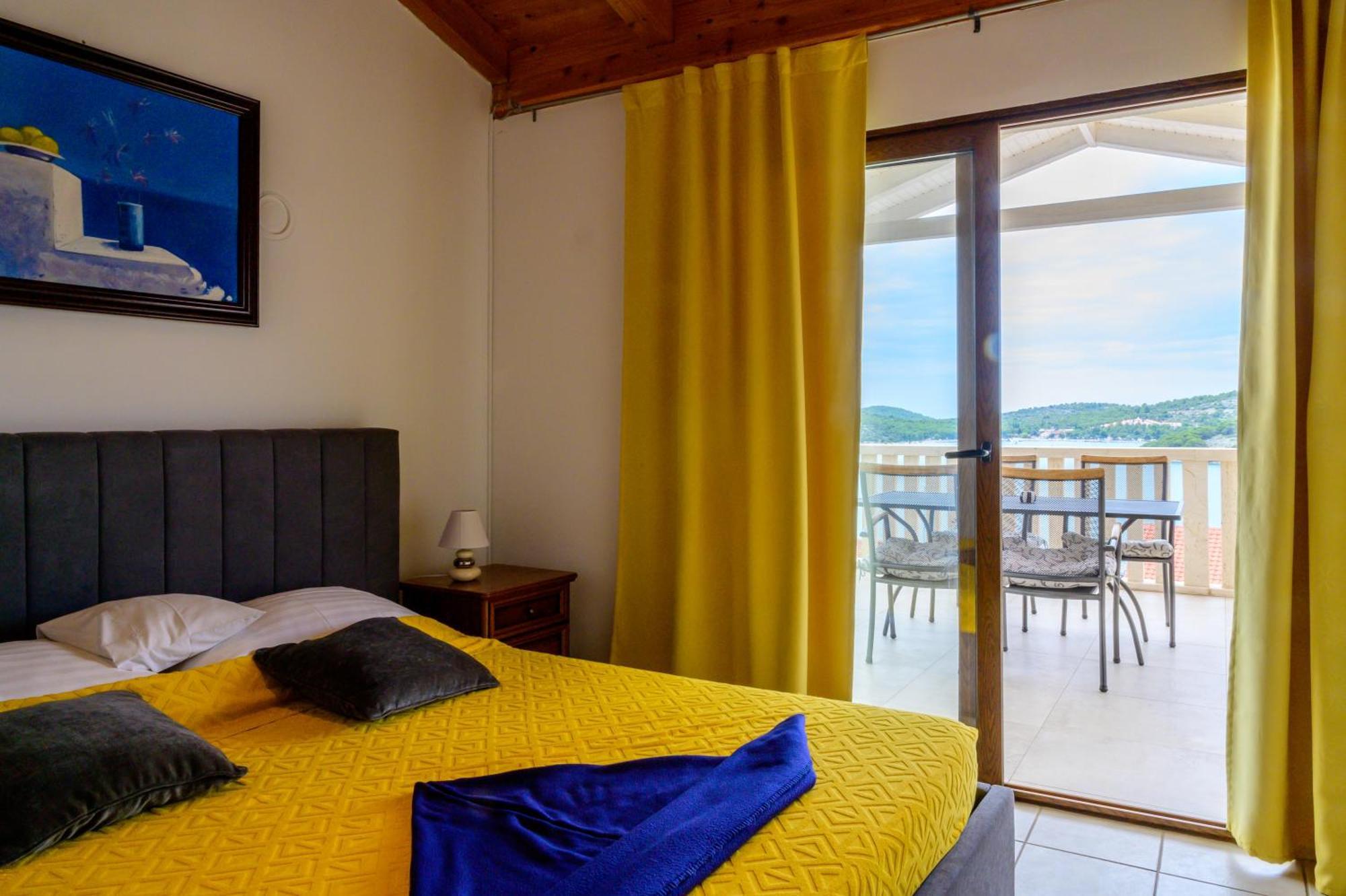 Villa I Karma Tisno Exterior photo