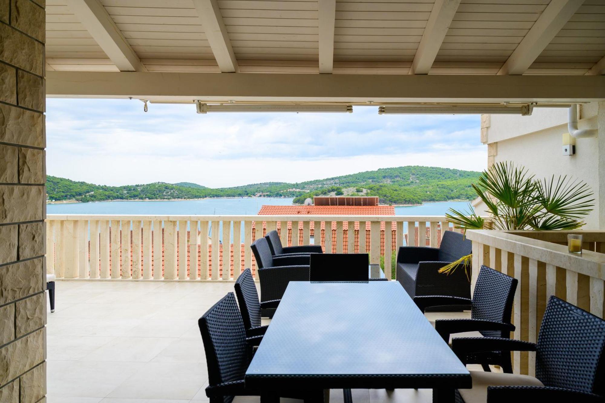 Villa I Karma Tisno Exterior photo