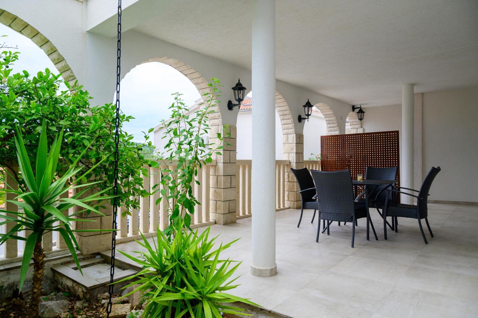 Villa I Karma Tisno Exterior photo