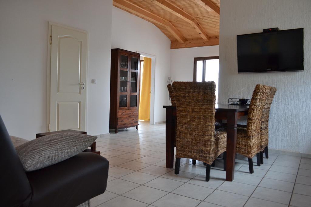 Villa I Karma Tisno Exterior photo