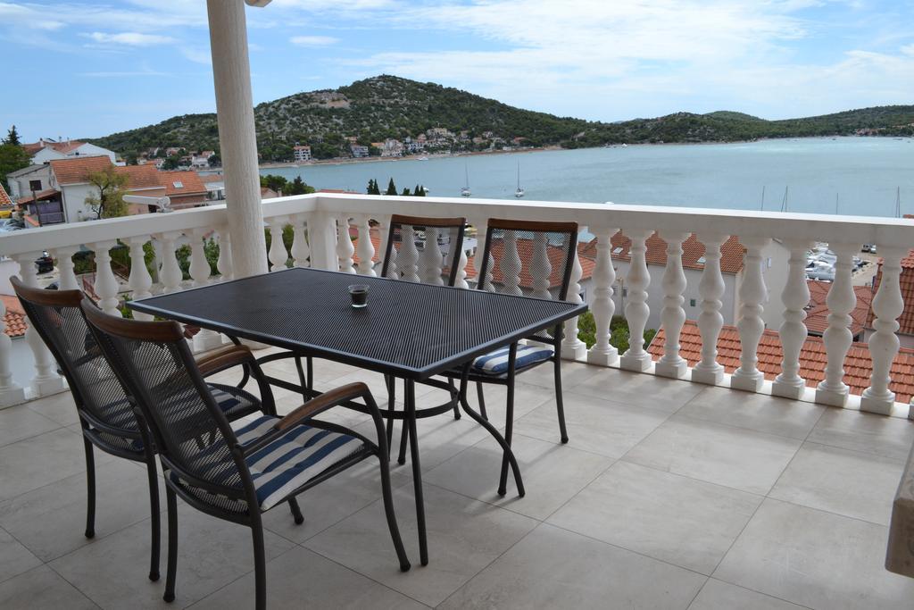Villa I Karma Tisno Exterior photo
